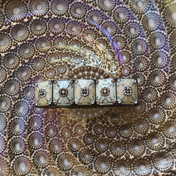 Jewelry - Beautiful Enamel and Crystal expandable Bracelet.